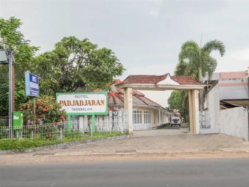 Super Oyo 2346 Hotel Padjadjaran 1 Tasikmalaya Kültér fotó